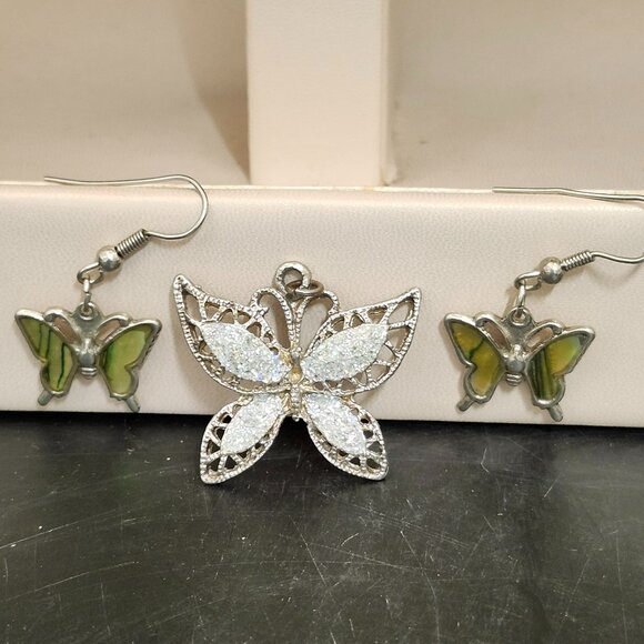 Butterfly Pendant With Earrings Silver Tone Glitter Crystals Faux Shell Jewelry - Picture 1 of 5